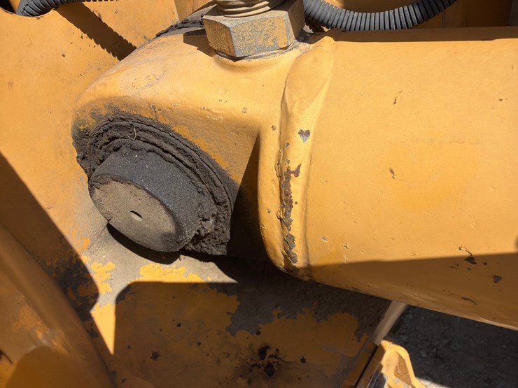 2000-deere-710d-image-74