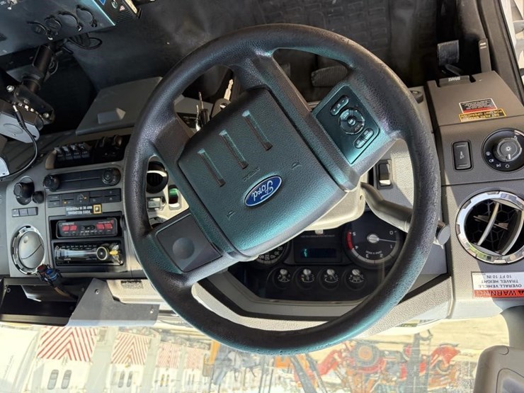 2015-ford-f550-xlt-image-21