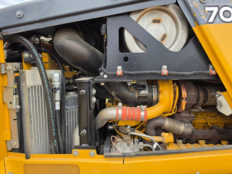 2015-deere-700k-image-17