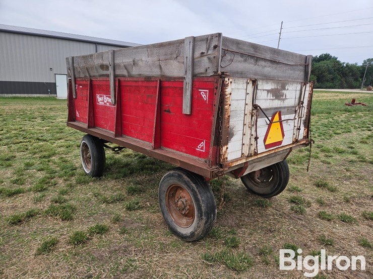 bus-brown-/-case-harvest-wagon-w/hoist-image-7