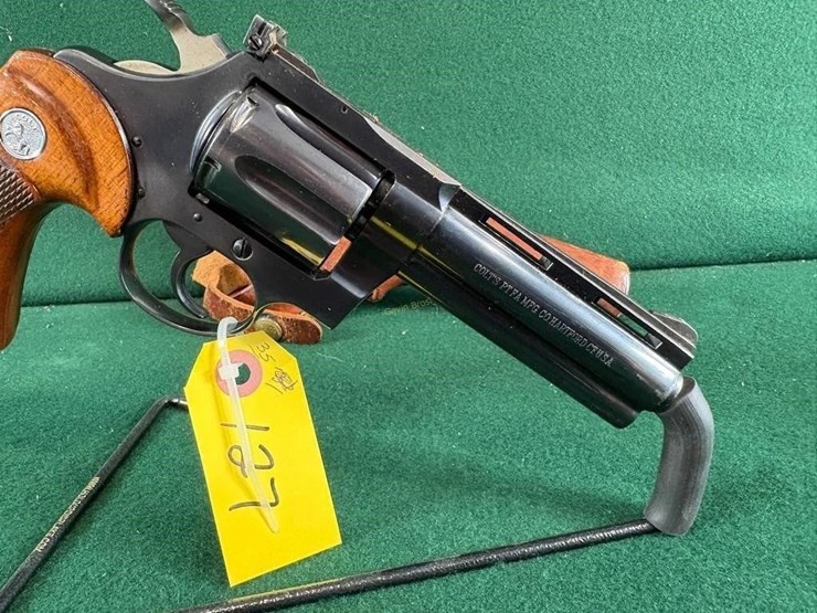 colt-diamondback-22lr-revolver-image-4