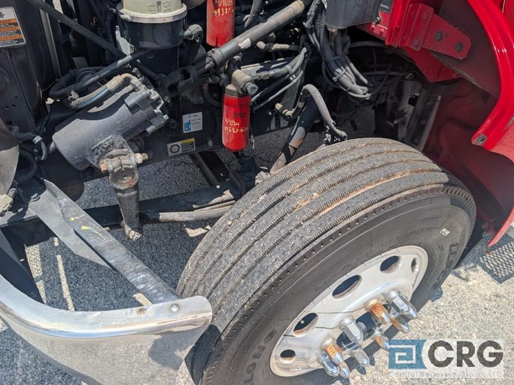 2009-peterbilt-335-image-30