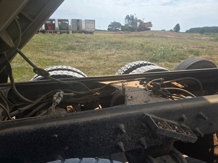 2002-mack-rd688s-image-46