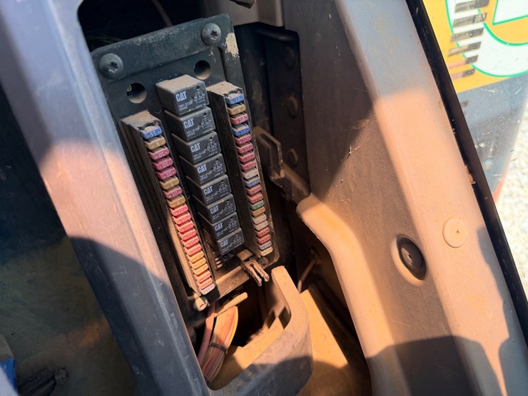 2010-caterpillar-328d-image-58