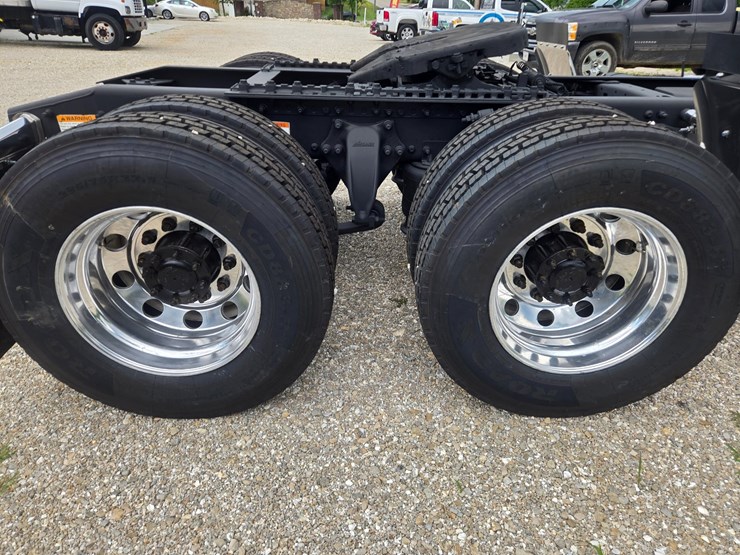 2012-freightliner-cascadia-113-image-70