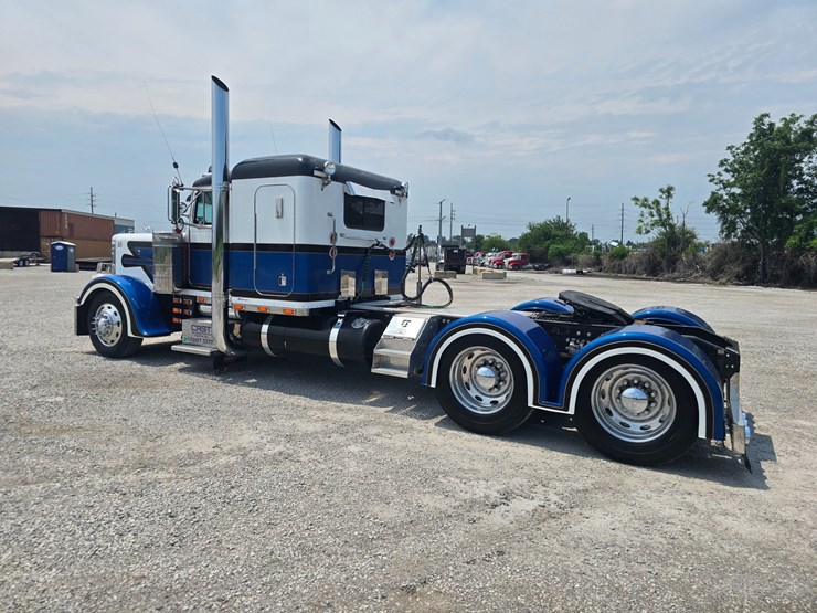 2000-peterbilt-379-image-16