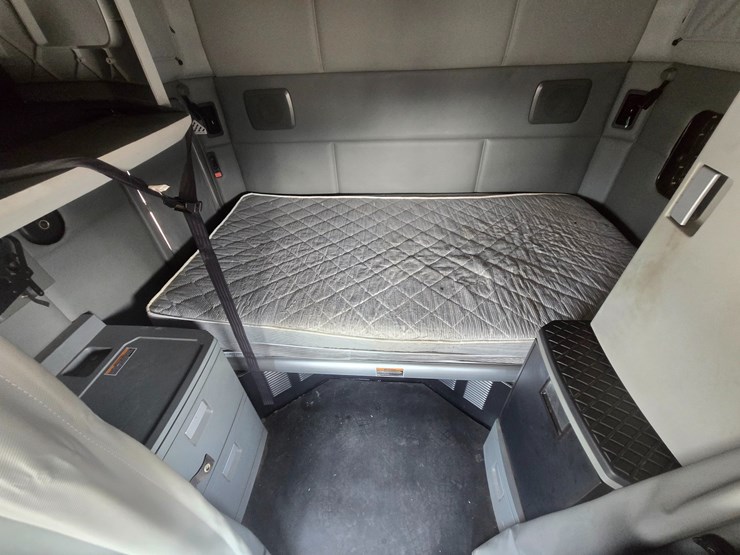 2018-kenworth-t680-image-64
