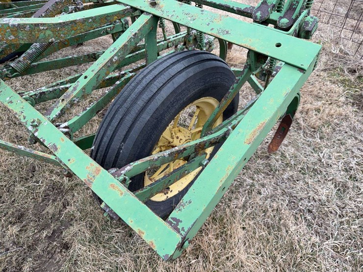 john-deere-chisel-plow-image-8