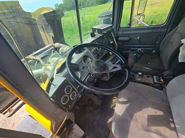 2002-mack-rd688s-image-110