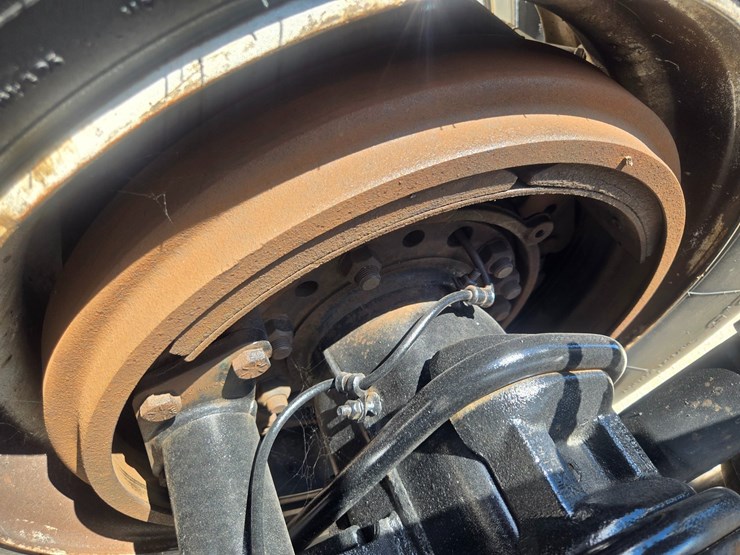 2018-freightliner-m2-106-image-66