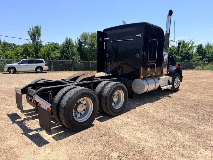 2010-kenworth-t800-image-17