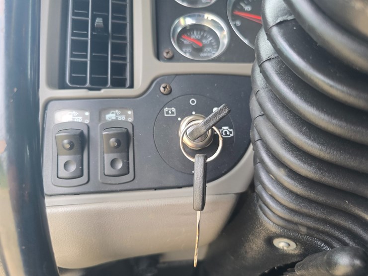 2010-kenworth-t2000-image-72