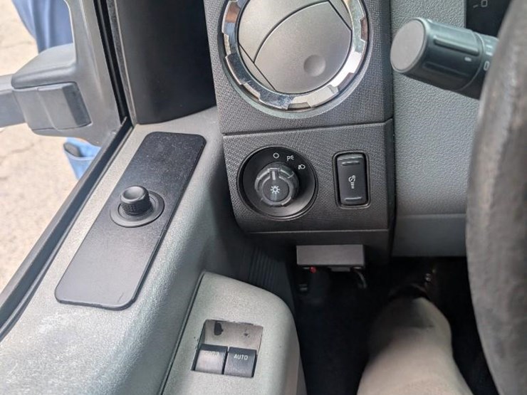 2013-ford-f550-image-10
