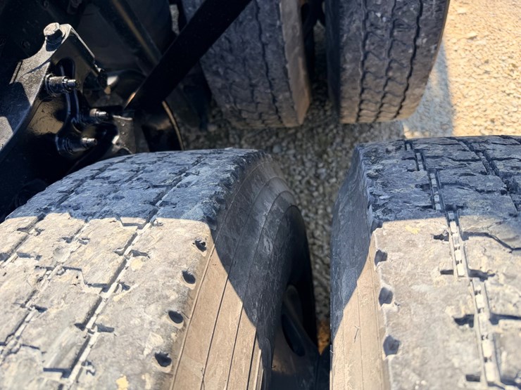 2021-peterbilt-579-image-63
