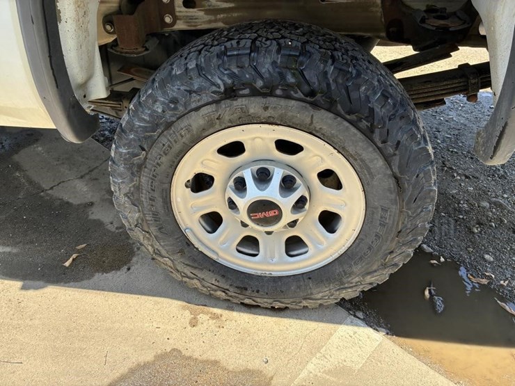2015-gmc-3500hd-image-16