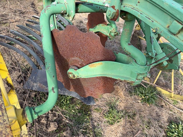 john-deere-pull-type-two-bottom-plow-image-14