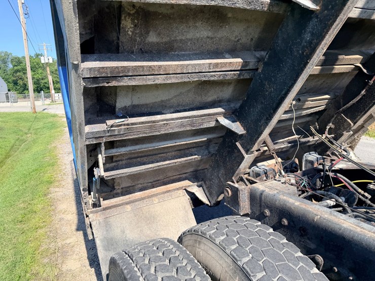 1993-mack-dm690s-image-36