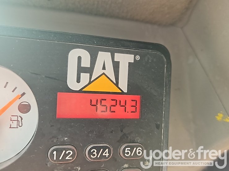 2016-caterpillar-262d-image-25