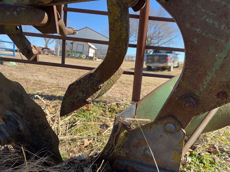 john-deere-three-point-two-bottom-plow-image-21
