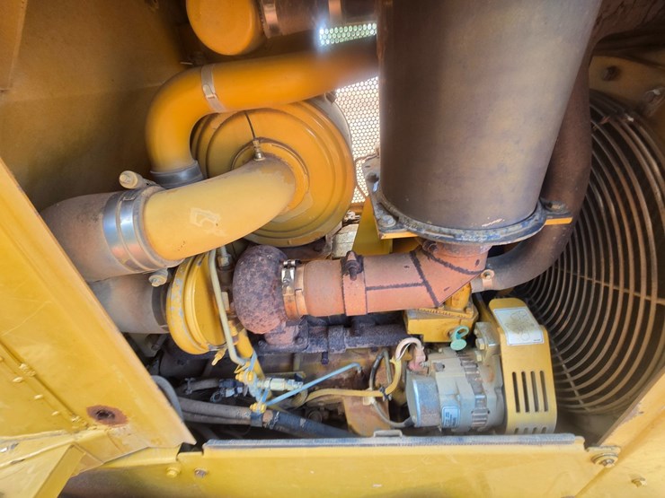2005-caterpillar-d5n-xl-image-18
