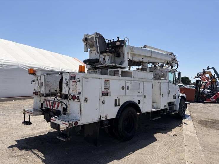 2000-freightliner-fl80-image-3