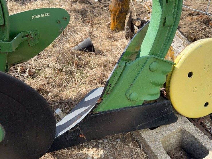 john-deere-pull-type-three-bottom-plow-image-22