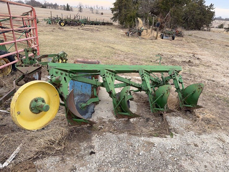 john-deere-three-point-four-bottom-plow-image-3
