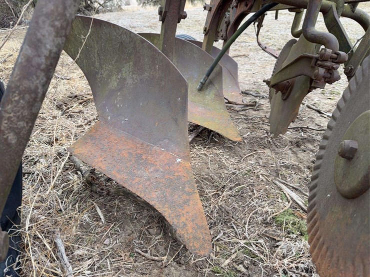 mccormick-pull-type-three-bottom-plow-image-12