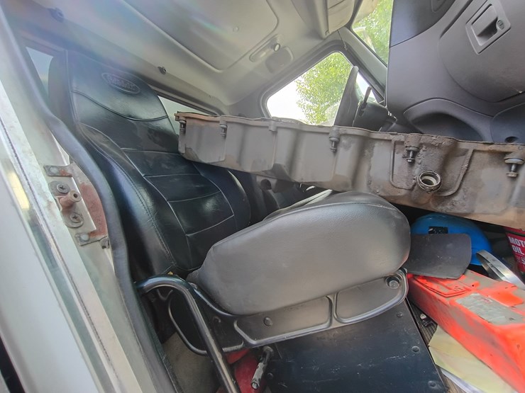 2014-peterbilt-367-image-47