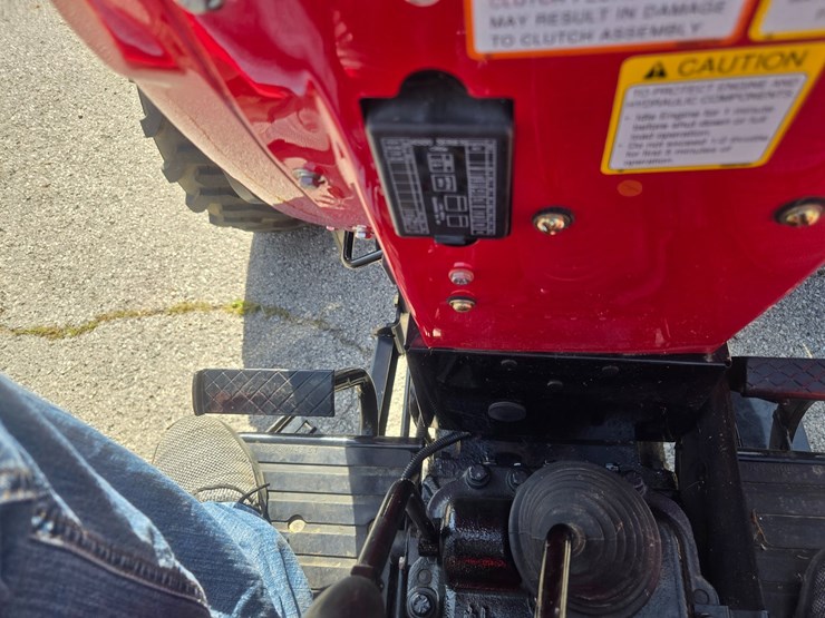 2023-mahindra-4550-image-46