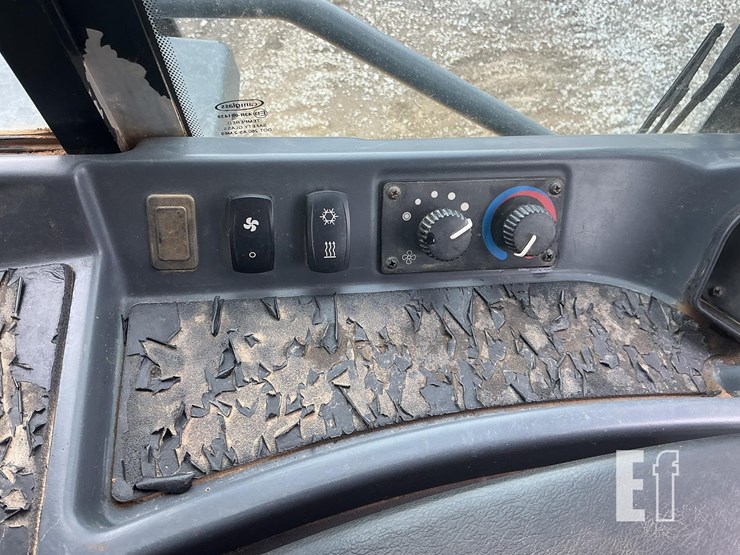 2014-deere-750k-xlt-image-15