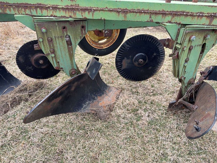 john-deere-pull-type-four-bottom-plow-image-11