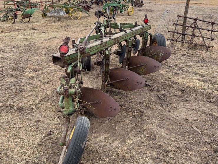john-deere-pull-type-four-bottom-plow-image-4
