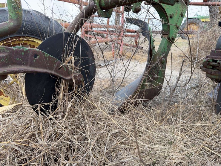 john-deere-pull-type-four-bottom-plow-image-9