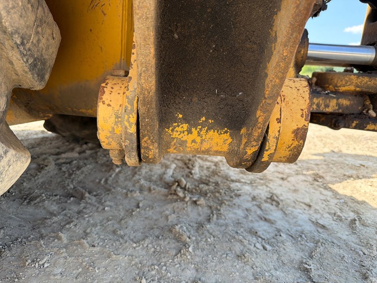 2000-deere-710d-image-98