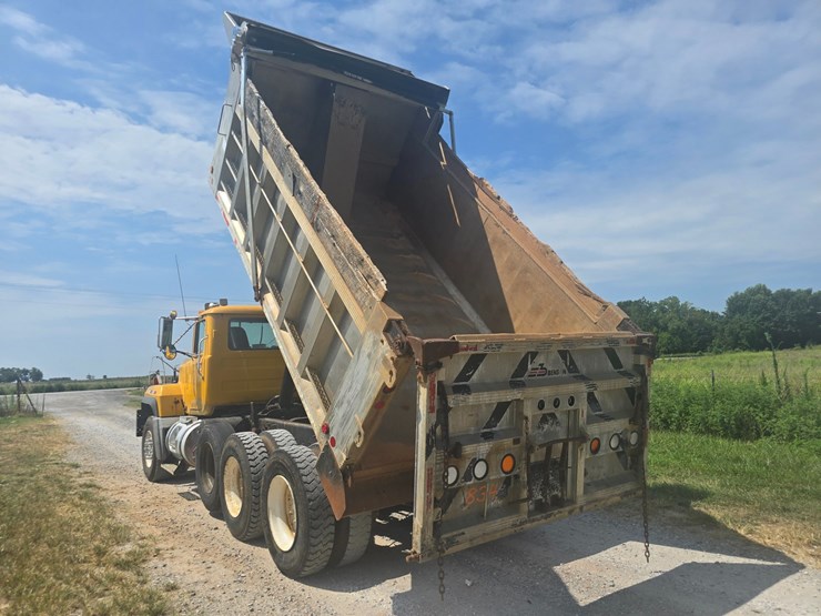 2002-mack-rd688s-image-34