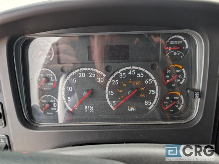 2018-freightliner-m2-stakebed-truck-image-11