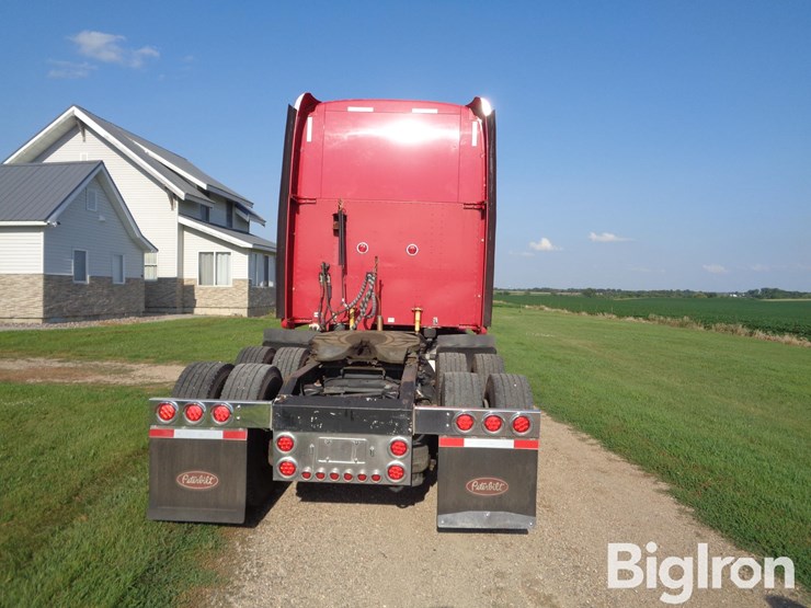 2013-peterbilt-587-image-6