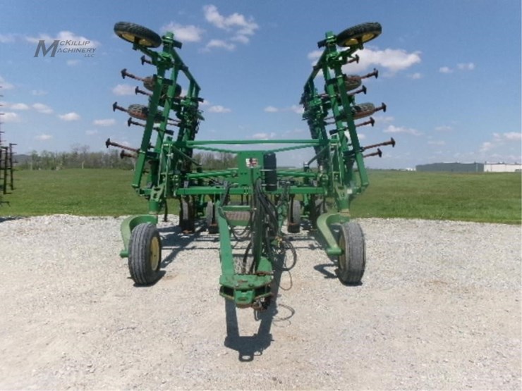 2003-john-deere-2210-image-2