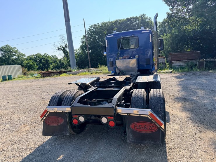 2021-peterbilt-579-image-16
