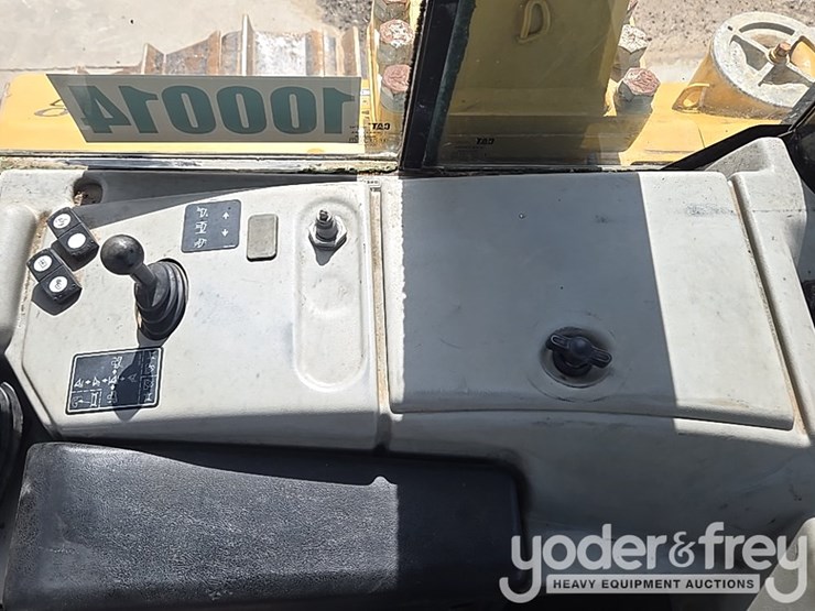 2018-caterpillar-d6n-lgp-image-62