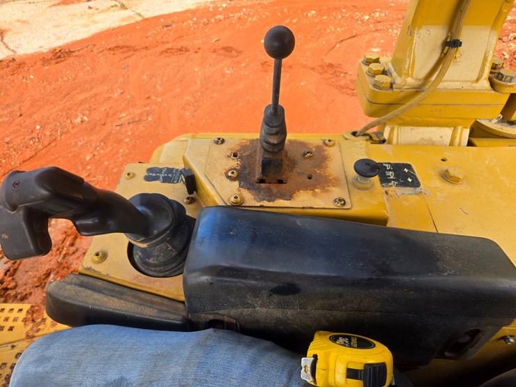 2005-caterpillar-d5n-xl-image-36