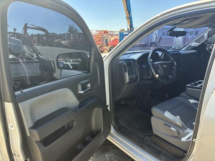 2018-chevrolet-silverado-1500-image-21