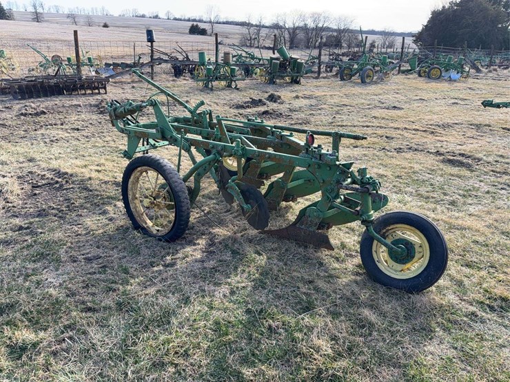 john-deere-pull-type-three-bottom-plow-image-5