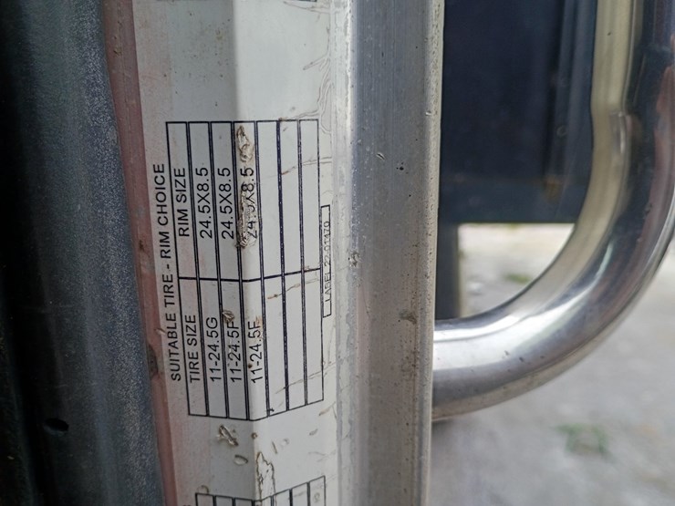 1997-peterbilt-379-image-40