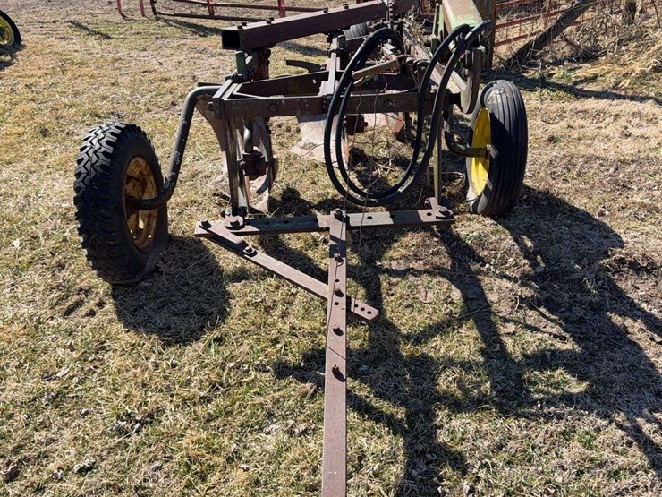 john-deere-pull-type-three-bottom-plow-image-8