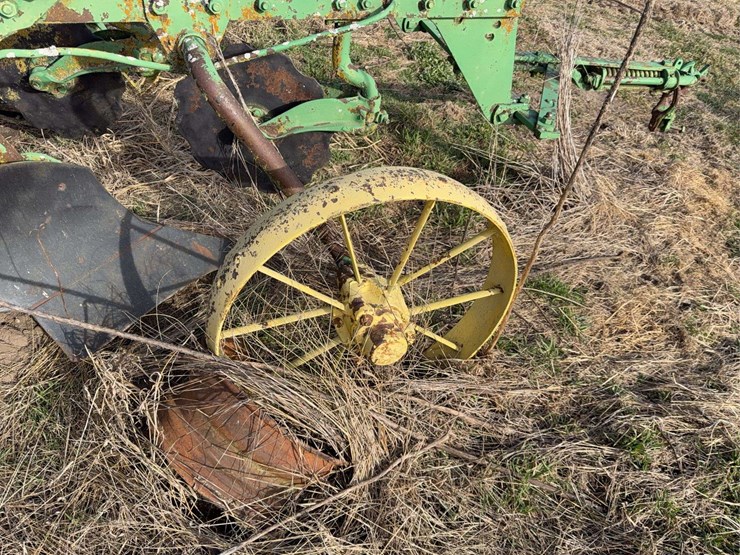 john-deere-pull-type-three-bottom-plow-image-10