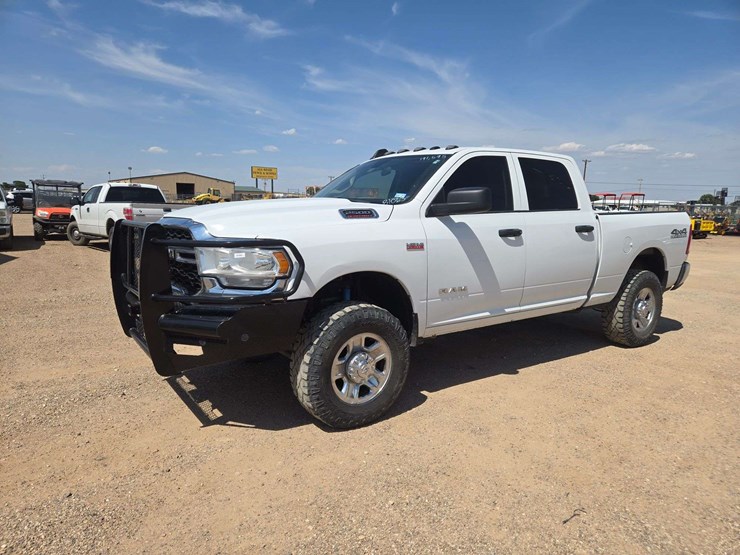 2020-ram-2500-tradesman-image-1