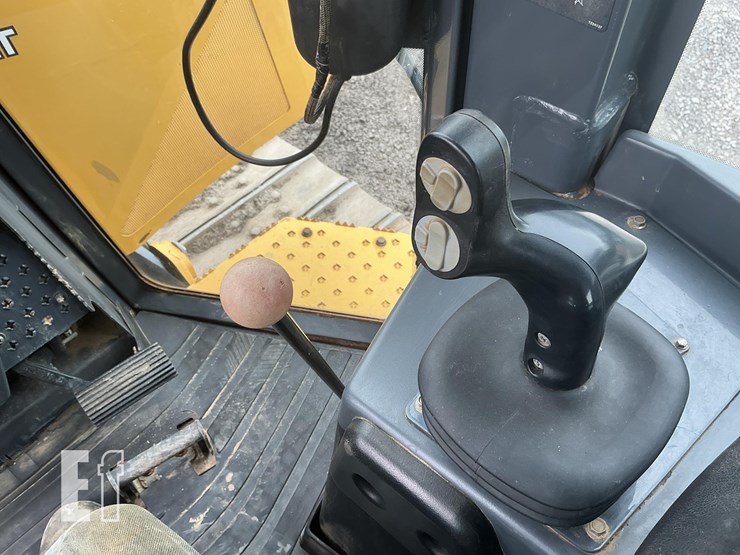 2014-deere-750k-xlt-image-17