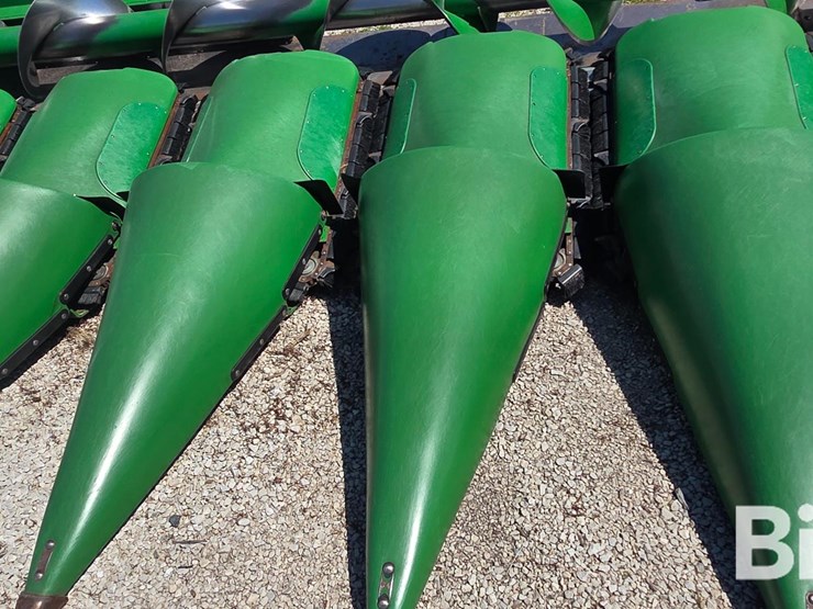 2010-john-deere-608c-image-14